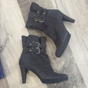 ❄️ Stuart Weitzman cling bootie